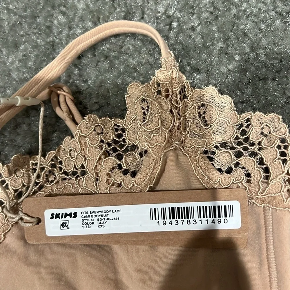 Skims Fits Everybody Lace Cami Bodysuit - Picture 3 of 5